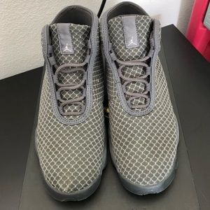 Jordan Horizon youth size 4.5